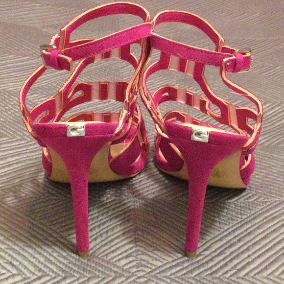 Guess size 8 hot pink suede heels for women. Condition is NWT - Picture 5 of 7